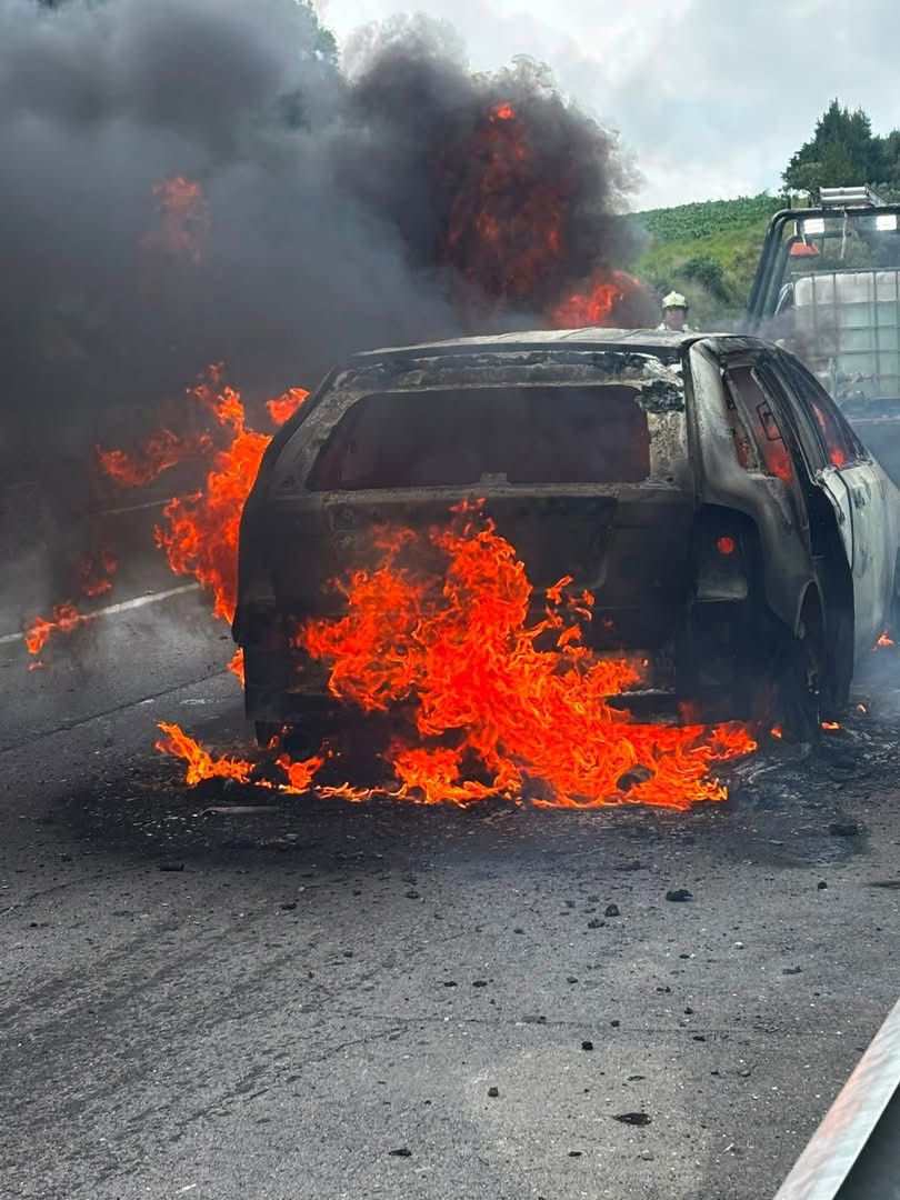 se-incendia-camioneta-en-carretera-tenangoixtapan-no-se-reportan-lesionados