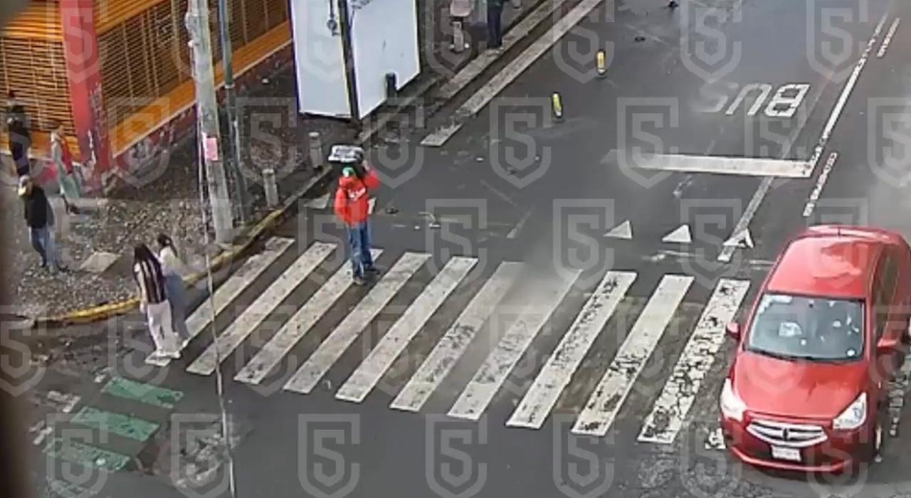 video-capta-momento-en-que-abandonan-un-feto-cerca-de-la-terminal-de-toluca
