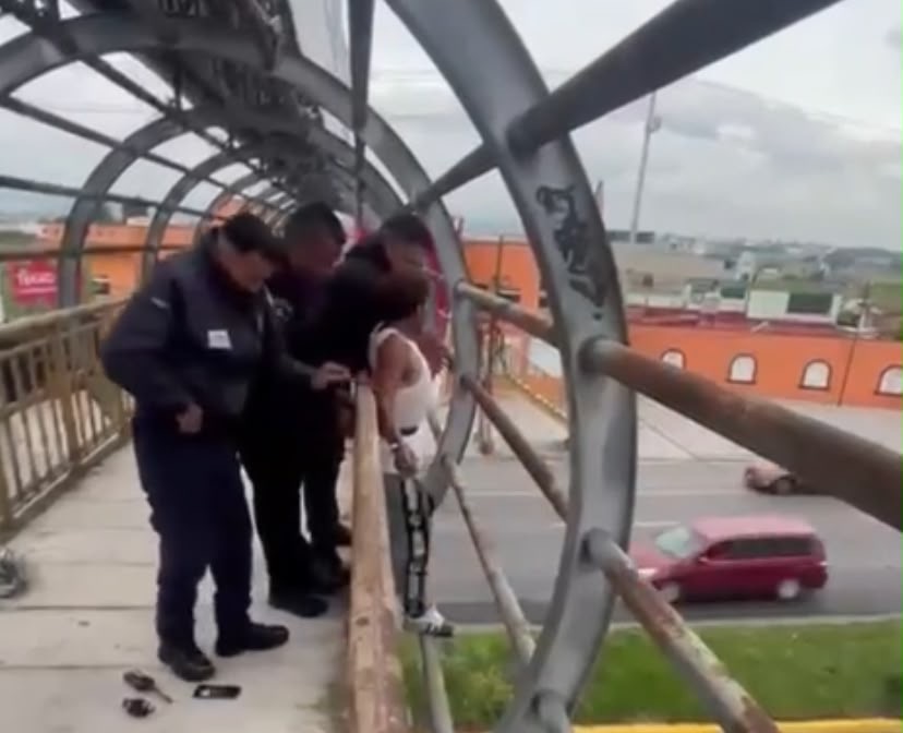 frustran-suicidio-en-metepec-pretendia-un-hombre-arrojarse-desde-puente-peatonal