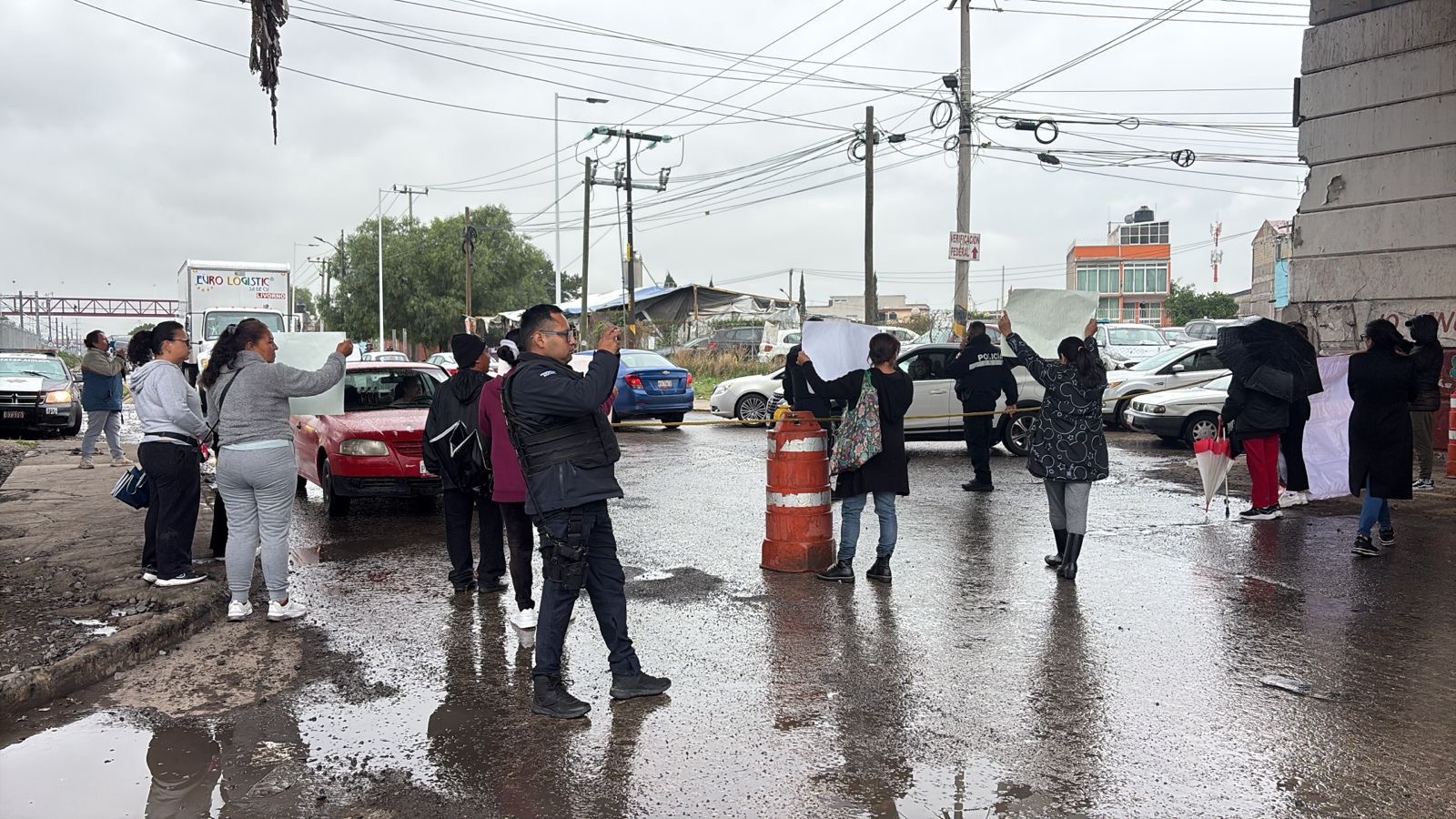 bloqueado-el-boulevard-tultitlan-por-vecinos-que-exigen-obras-al-gobierno-federal