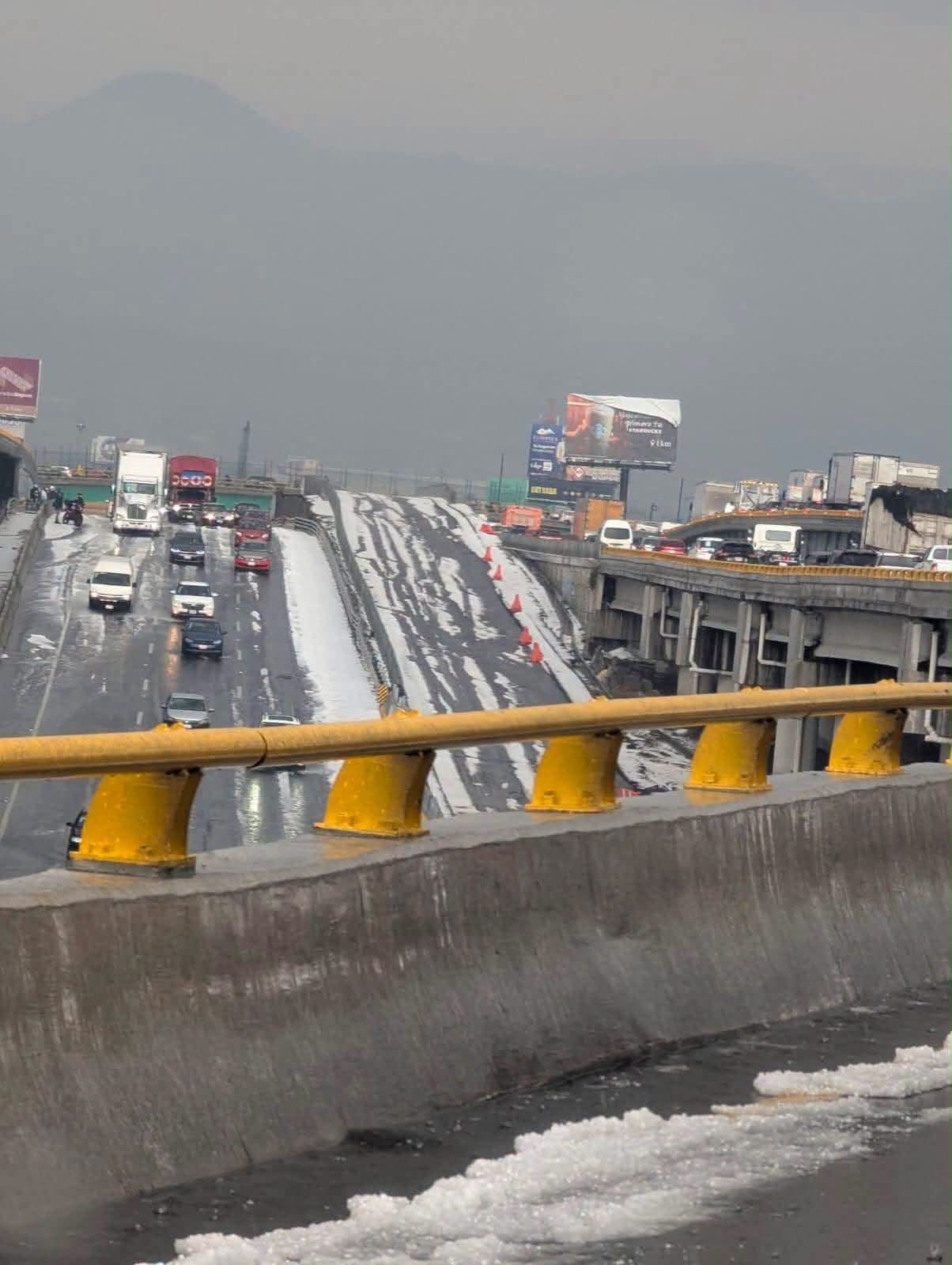 agua-arrastra-automoviles-y-anega-calles-por-lluvias-en-6-municipios
