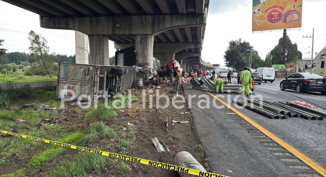 volcadura-de-trailer-genera-caos-vial-en-la-mexicotoluca