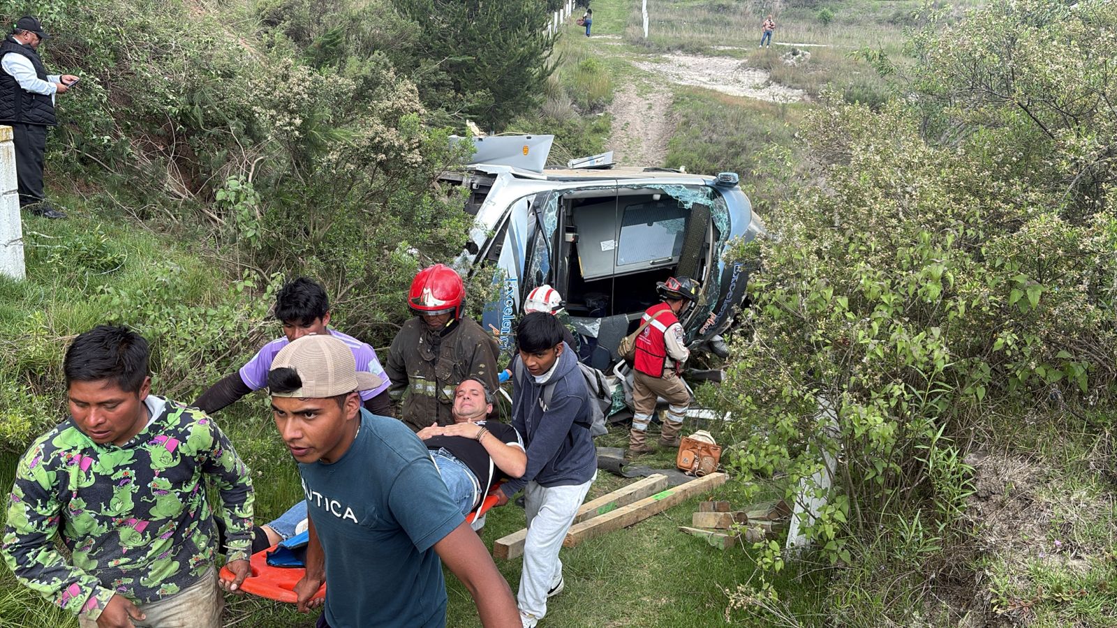 Se solidariza  Canapat con  víctimas de  accidente en  de autobús  en vía Toluca-  Valle de Bravo,  como si hubiera  sido el único