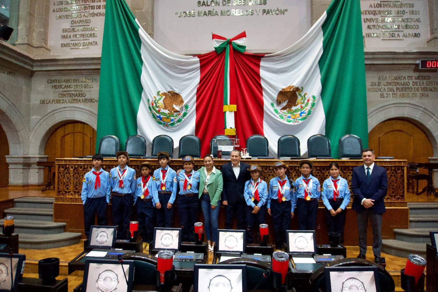 reconocen-en-el-congreso-al-equipo-infantil-de-joquicingo-ganador-del-certamen-de-robotica-nacional