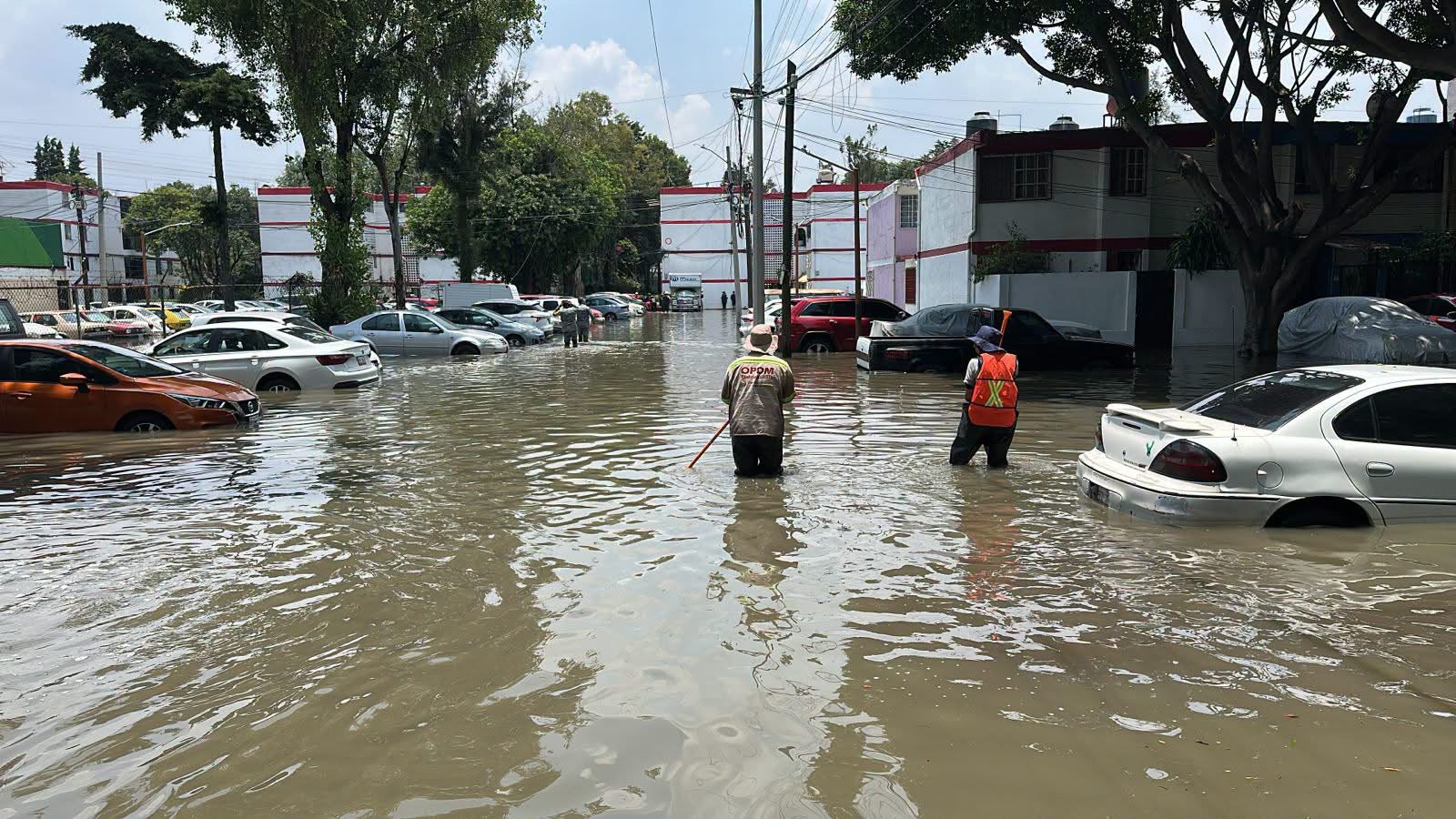 se-inunda-la-unidad-habitacional-los-reyes-ixtacala-en-tlalnepantla