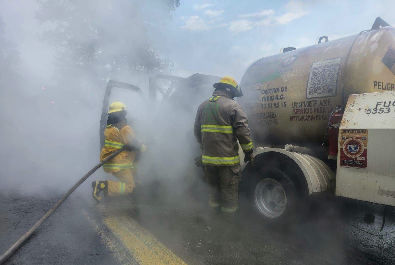 cierran-la-mexicopuebla-tras-el-incendio-de-una-pipa-de-gas