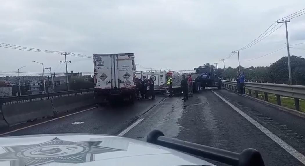 cierran-el-circuito-exterior-mexiquense-por-choque-y-deja-un-lesionado