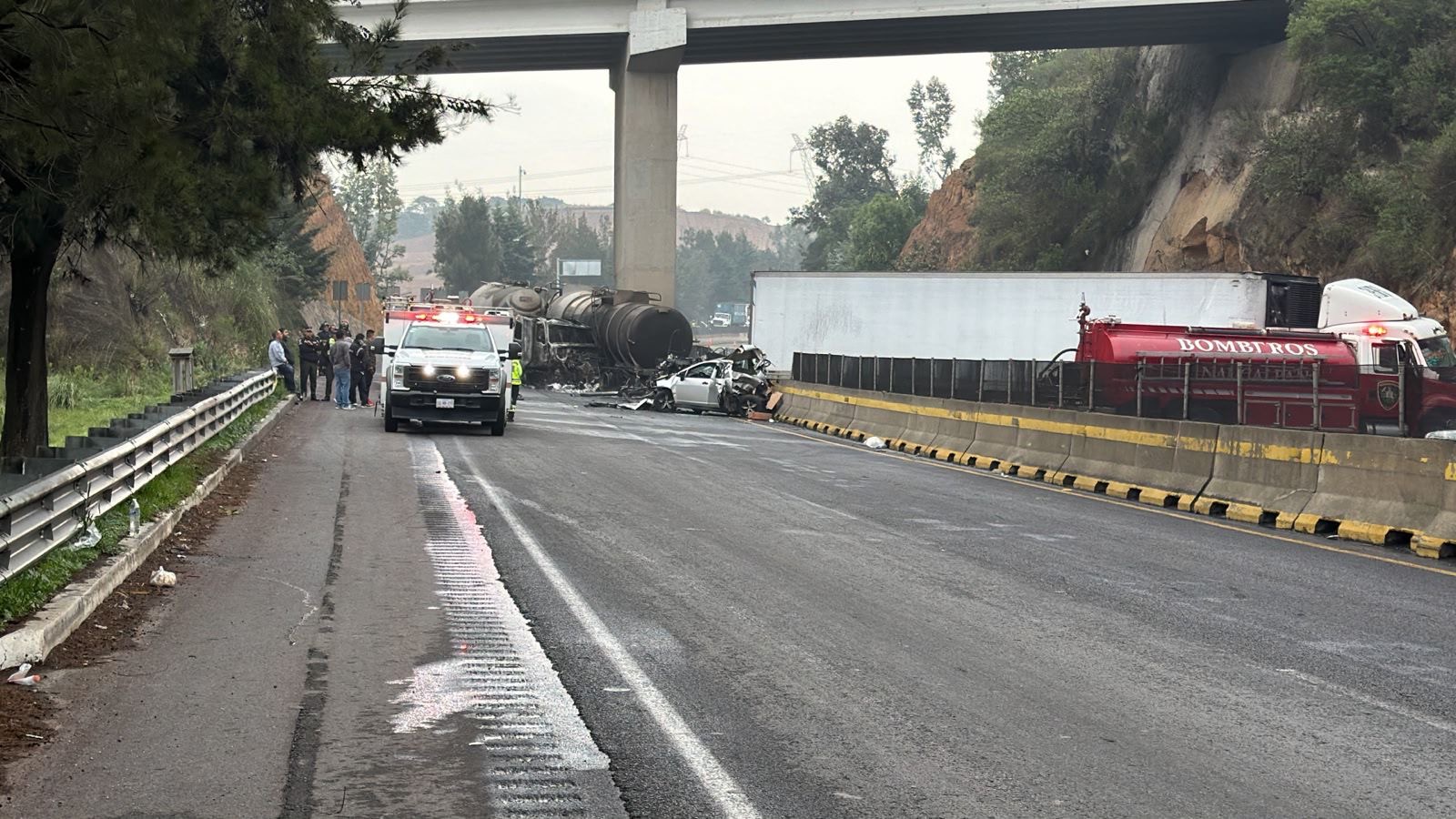 choque-multiple-e-incendio-deja-cinco-personas-lesionadas-en-la-chamapalecheria