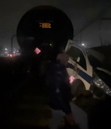 vagones-de-tren-embiste-a-vehiculos-y-deja-ocho-lesionados-en-tultepec