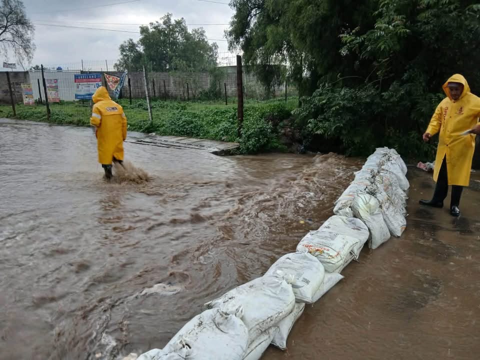se-desbordan-canales-en-ixtapaluca-y-chalco-se-inundan-calles-y-casas