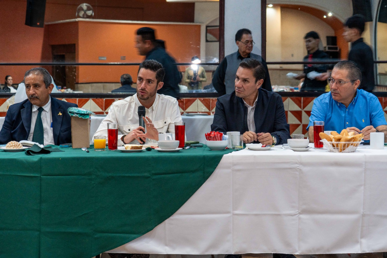 Couttolenc  y sindicatos  fortalecerán  derechos  laborales