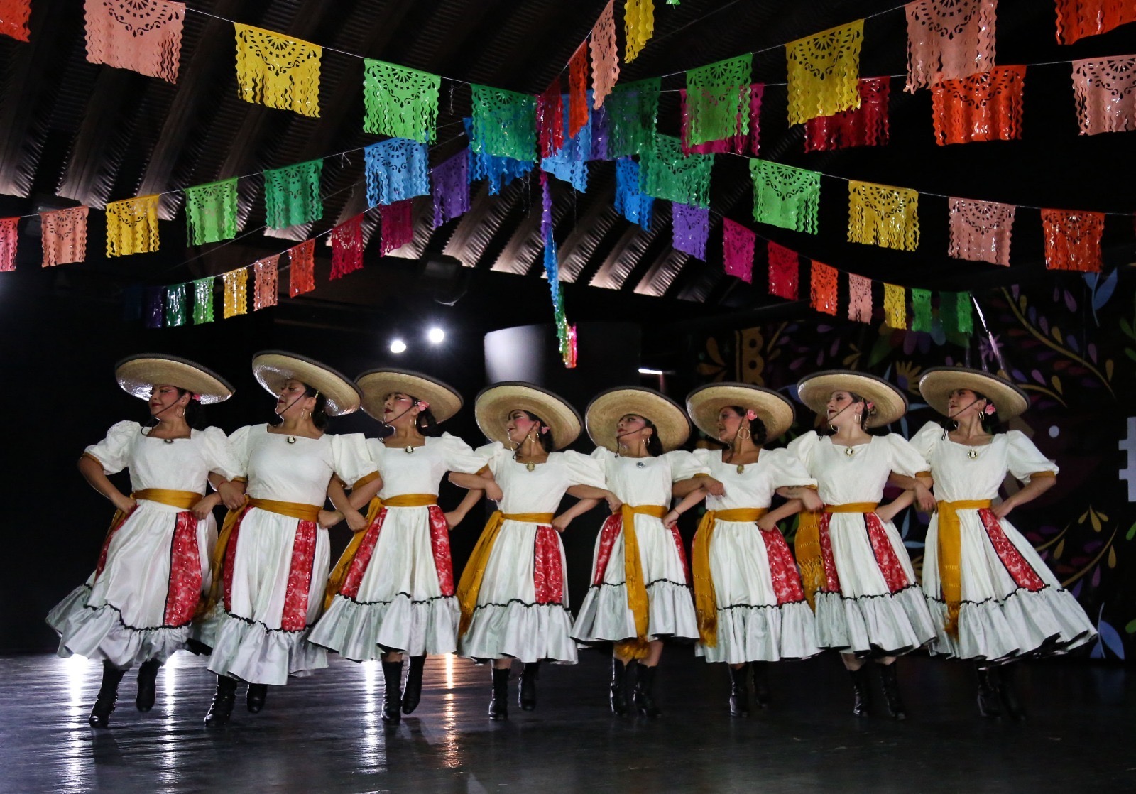 triunfa-en-europa-la-compania-de-danza-mexicana-de-la-ebat