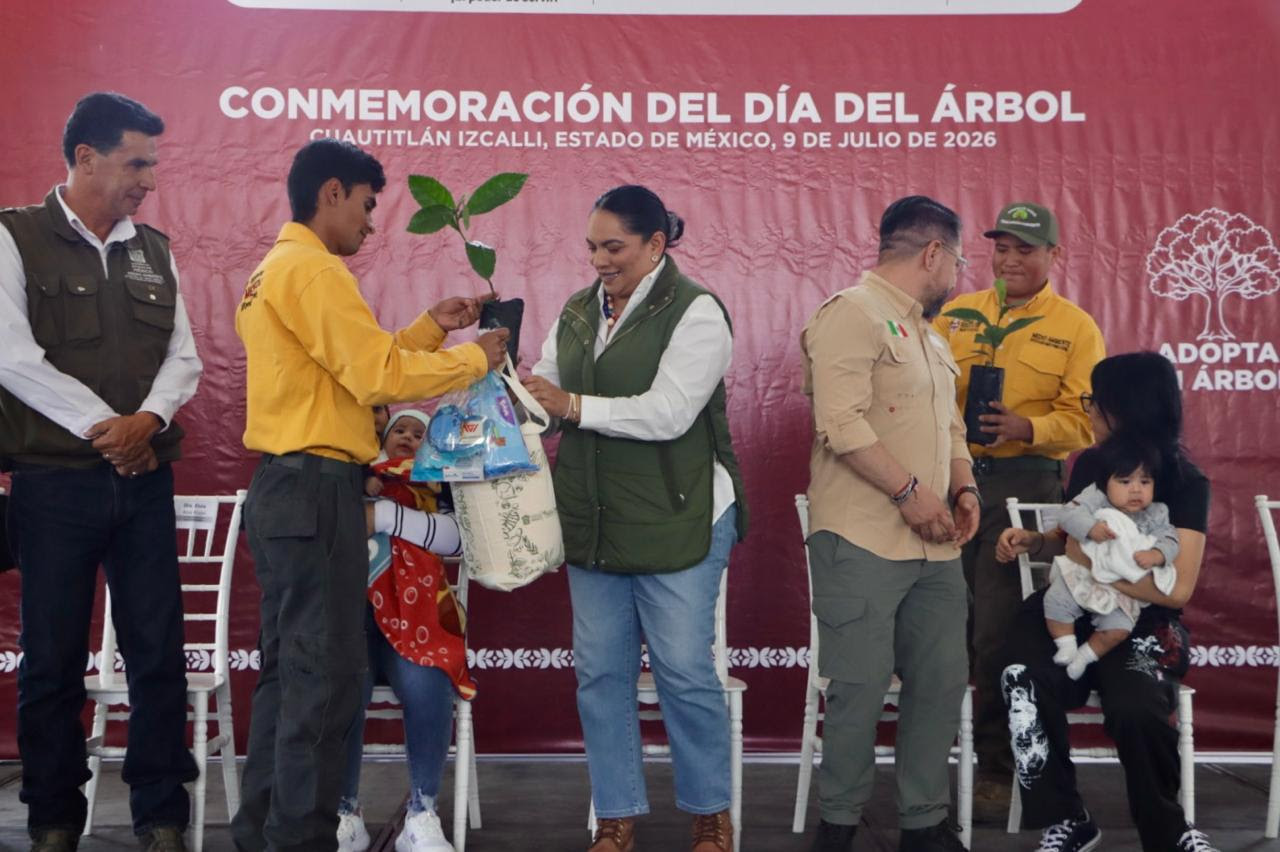 con-casi-8-mil-arboles-reforestan-cuautitlan-izcalli-y-el-parque-espejo-de-los-lirios