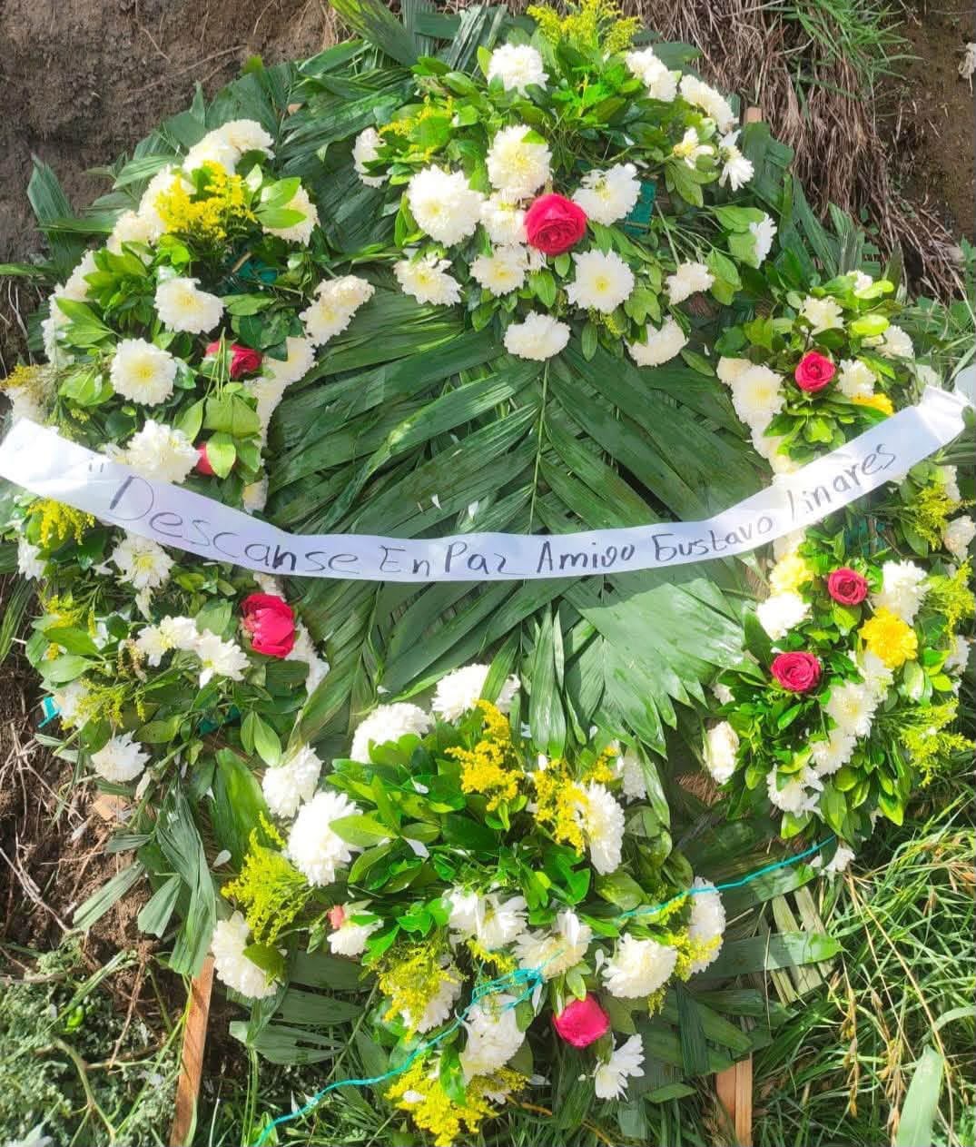 amenaza-en-ayapango-dejan-corona-funebre-con-dedicatoria-a-un-regidor
