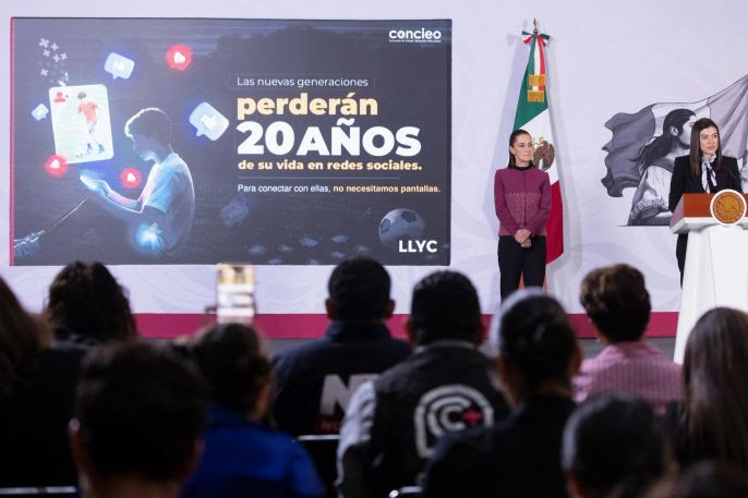 Presidenta Sheinbaum convoca a las familias a prevenir los riesgos del uso excesivo de redes sociales y plataformas digitales