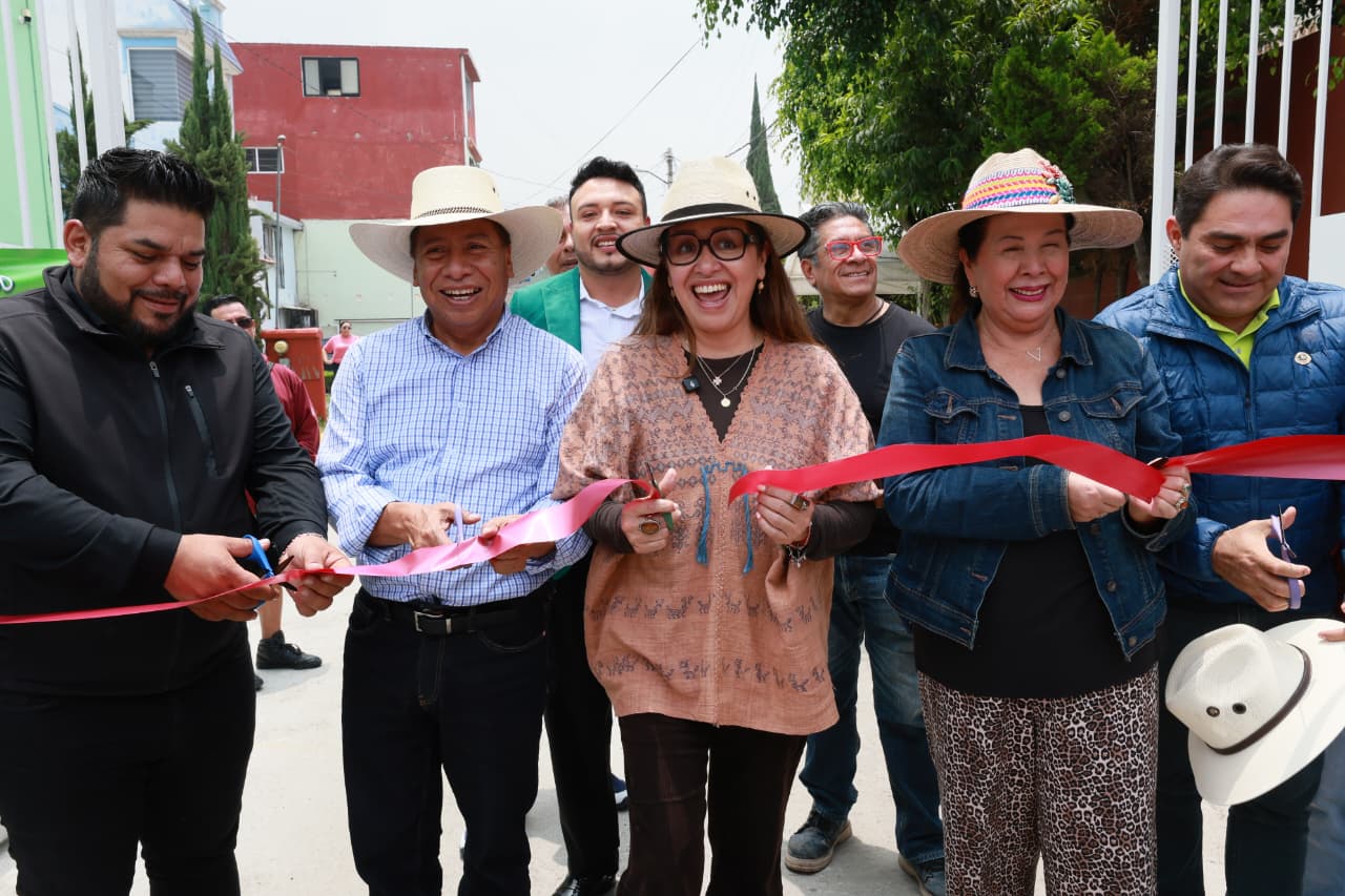 la-alcaldesa-azucena-cisneros-coss-inauguro-17-calles-repavimentadas-con-concreto-hidraulico-del-fraccionamiento-villas-del-sol-1