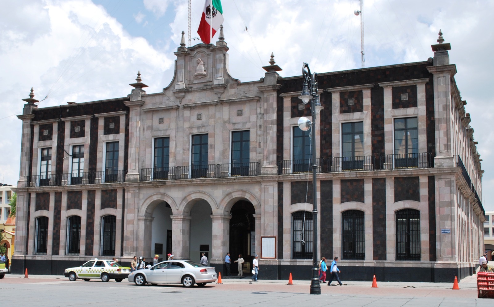 alcalde-queria-madrugar-a-vecinos-y-autorizar-las-bodegas-sin-que-se-votara-en-comision-de-planeacion-regidora-lo-hizo-recular