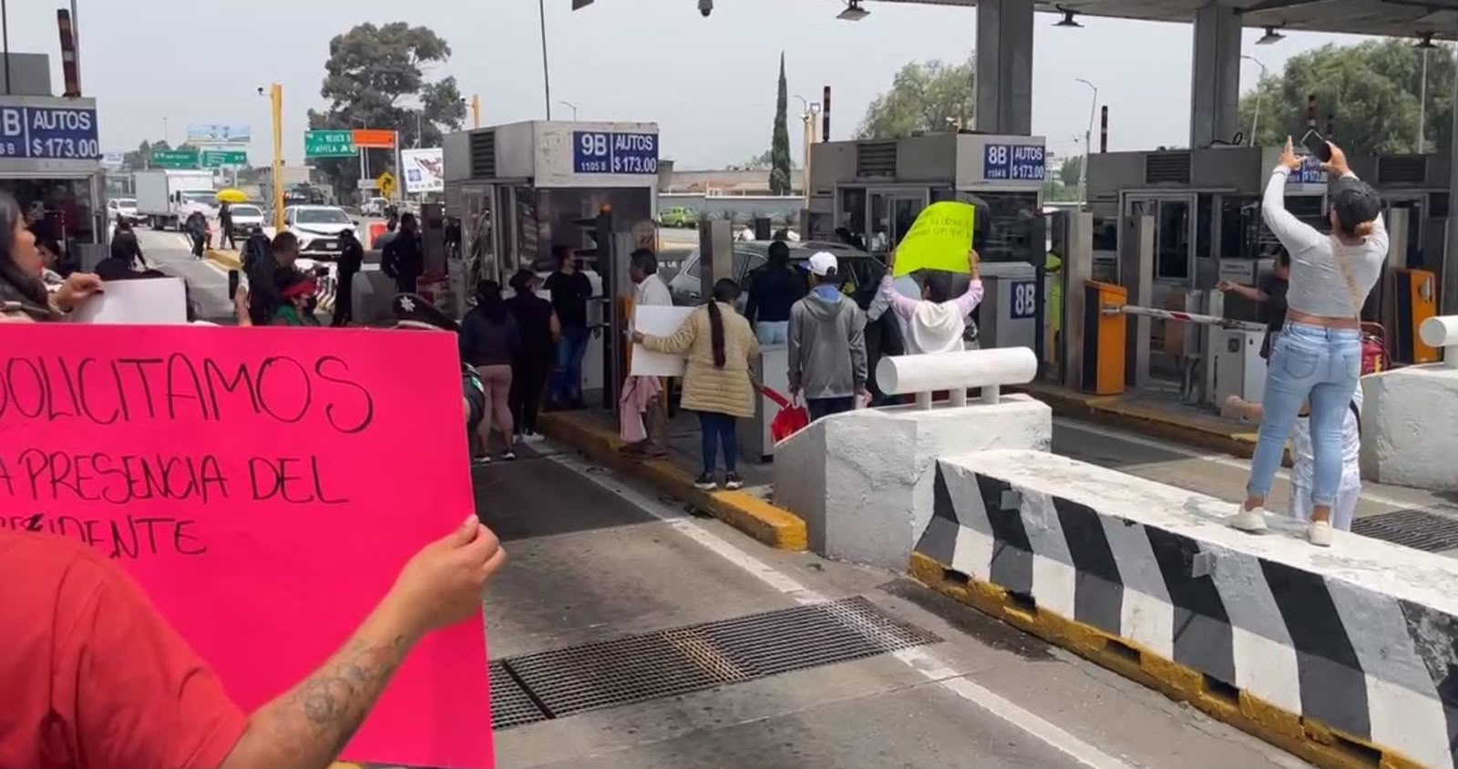 toman-caseta-inconformes-con-arresto-arbitrario-de-docentes-en-preparatoria-de-ixtapaluca-piden-liberarlos