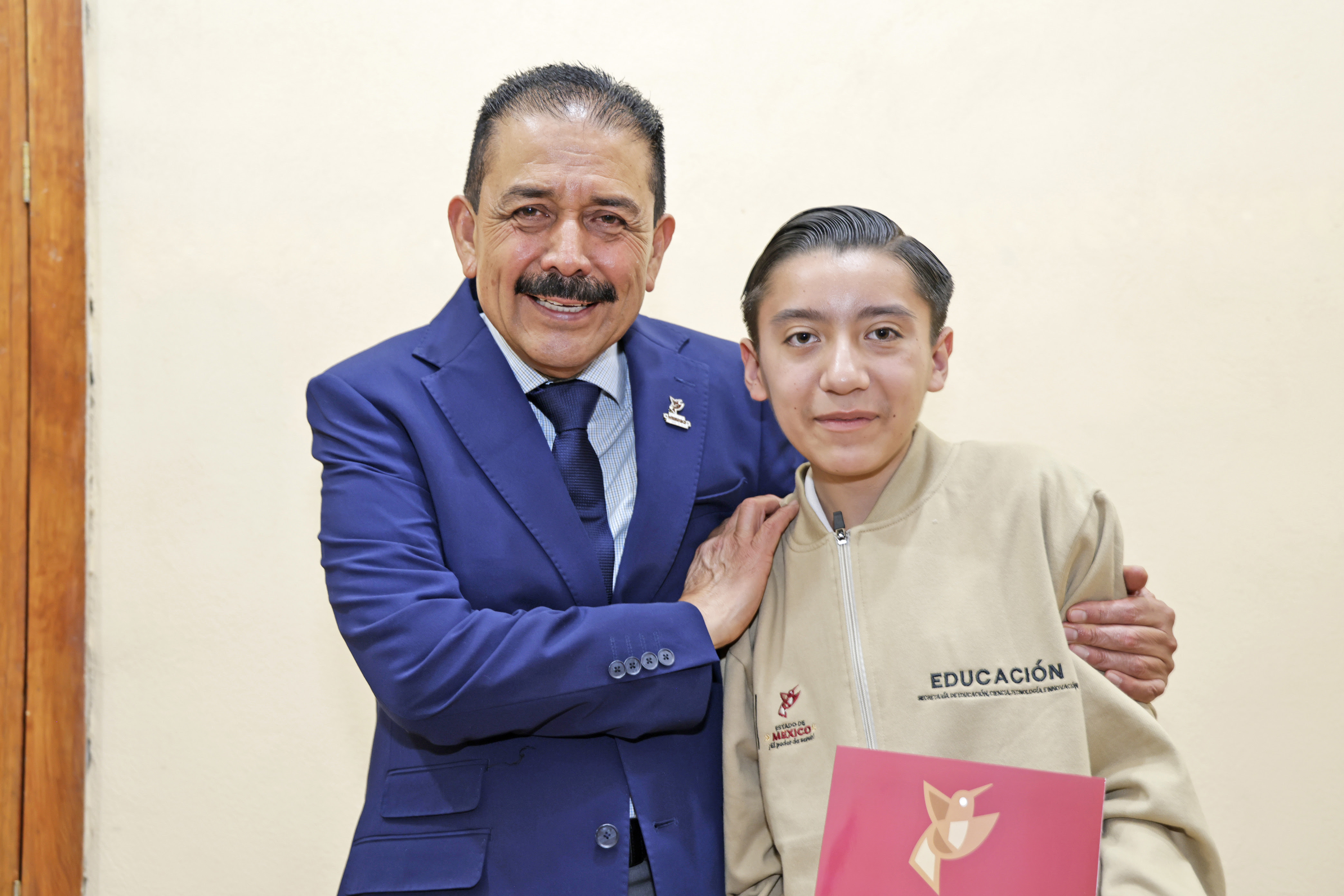 entrega-gobierno-del-edomex-30-becas-de-permanencia-academica-a-jovenes-que-representaran-a-mexico-en-areas-deportivas-y-de-matematicas