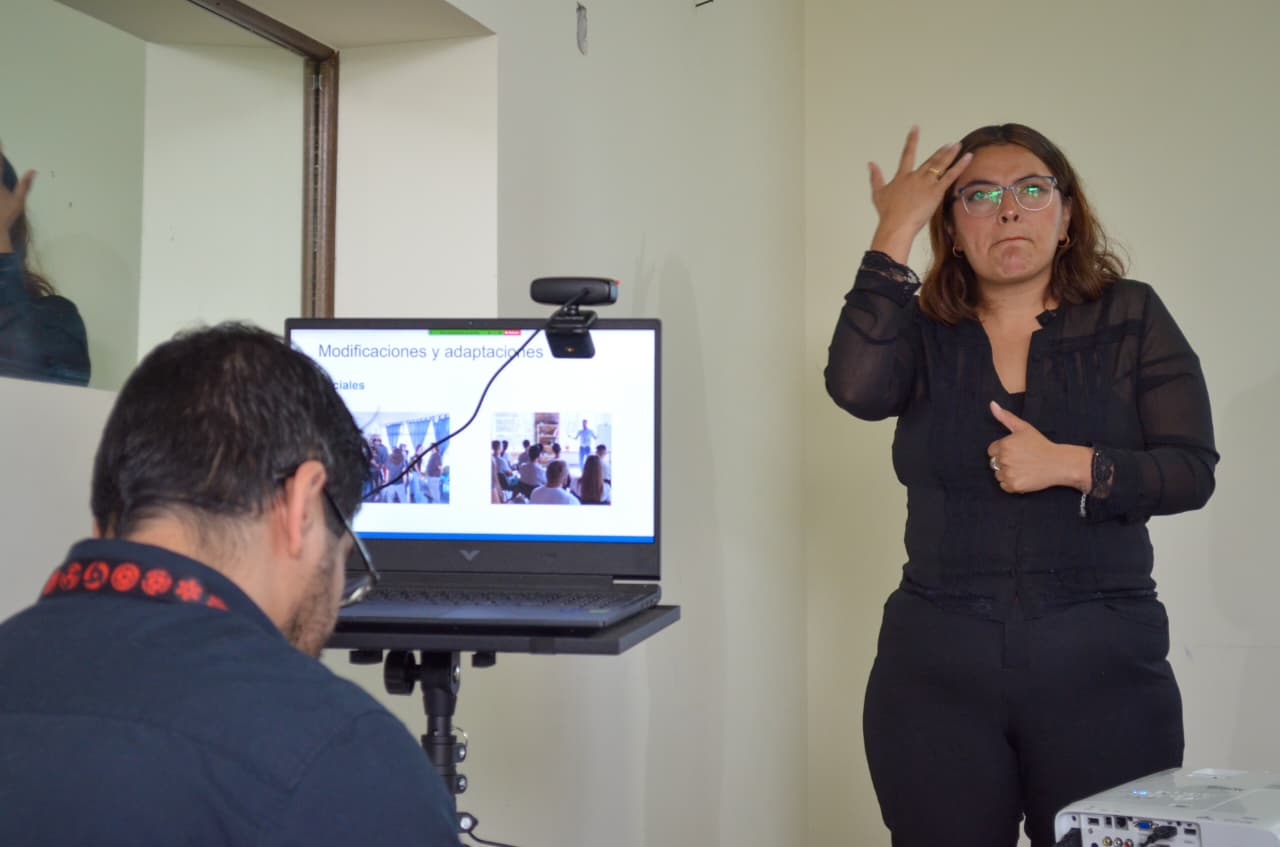 inscripciones-abiertas-a-curso-virtual-de-lenguaje-de-senas-para-personas-a-partir-de-12-anos-de-edad