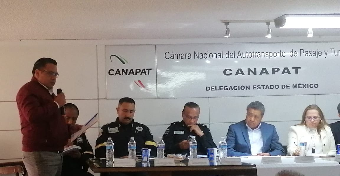 taxis-piratas-evaden-los-operativos-de-regulacion-en-toluca-por-pitazos-de-policias