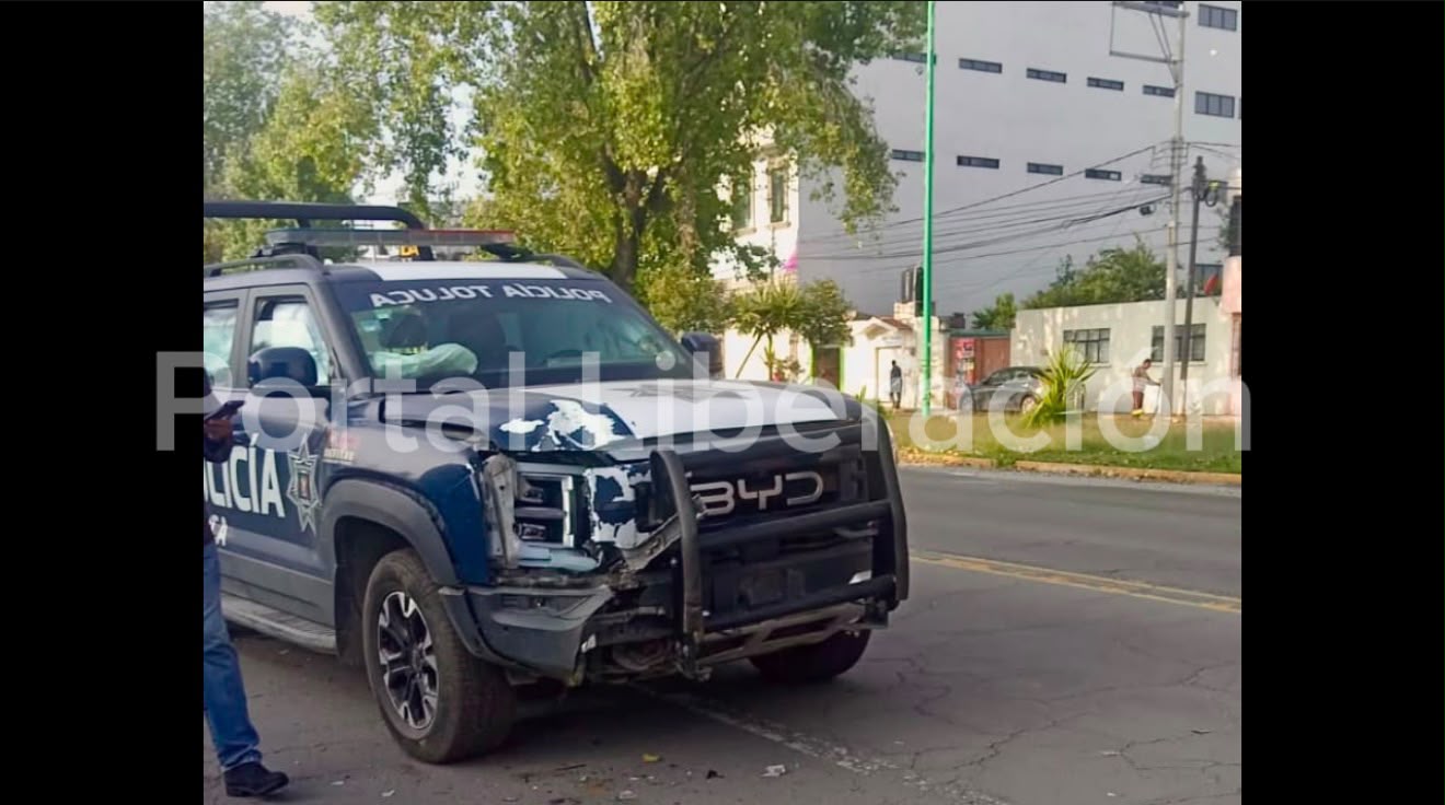 se-estampa-contra-poste-patrullero-de-toluca-autoridad-no-aclara-el-percance