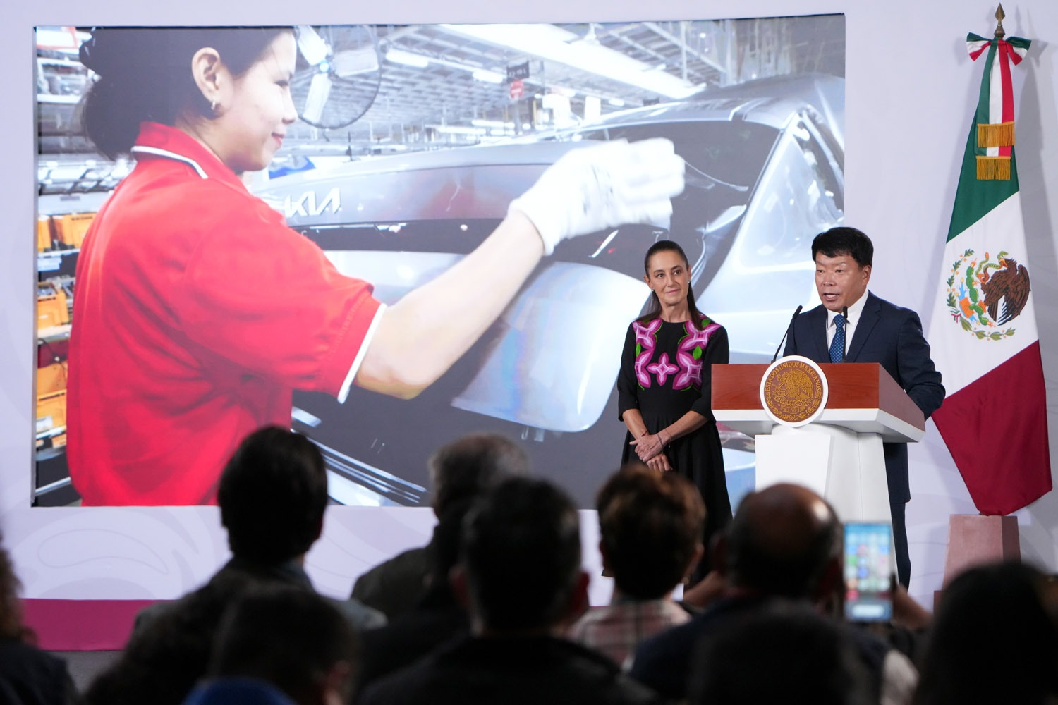 se-consolida-mexico-en-produccion-de-vehiculos-electricos-con-inversion-de-kia-por-649-mdp-sheinbaum