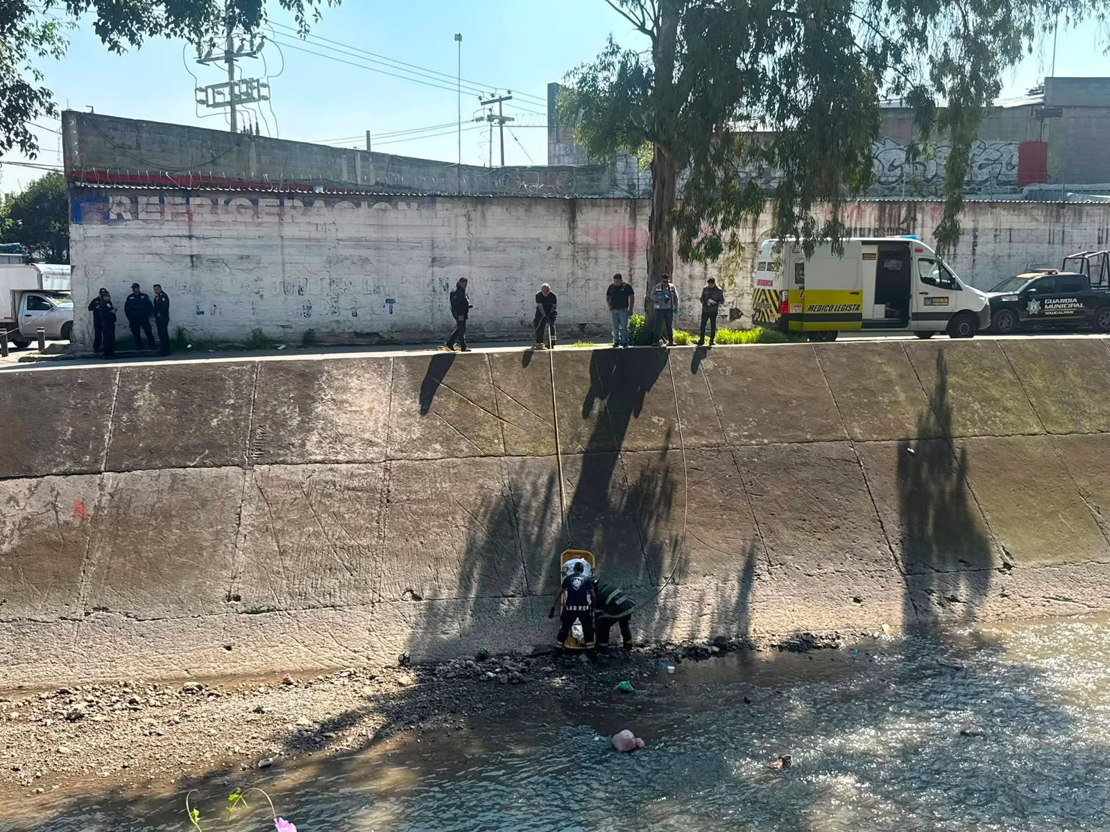 hallan-a-una-persona-sin-vida-en-un-canal-de-naucalpan