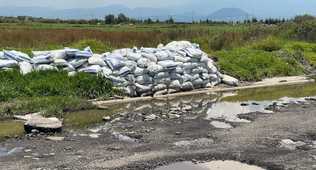 destruida-la-avenida-san-dimas-en-san-antonio-la-isla-por-lluvias-y-abandono-del-gobierno