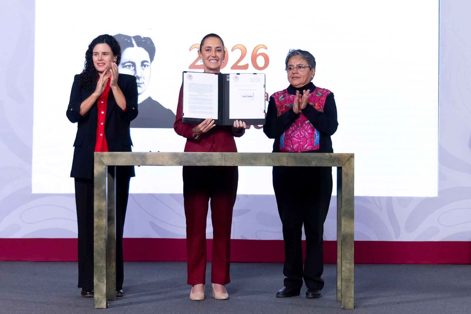 sheinbaum-decreta-total-transparencia-en-gobierno-funcionarios-ya-no-podran-reservar-la-informacion