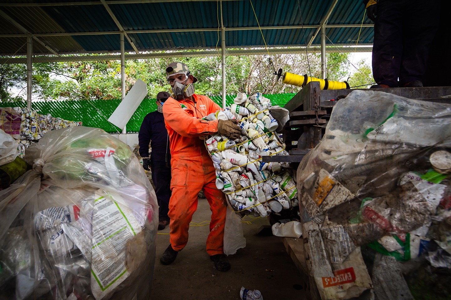 liberan-a-los-campos-de-229-toneladas-de-residuos-agroquimicos-en-edomex