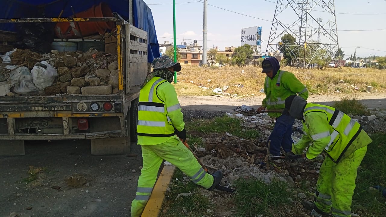 atascada-de-basura-av-las-torres-de-toluca-retiran-120-toneladas