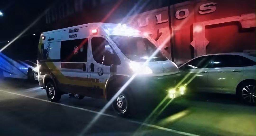 Pende de un  hilo la vida  de 'Don Beto',  cantante de  grupero que  fue baleado en  Chimalhuacán
