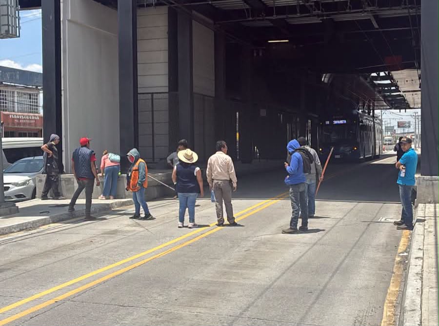 Exigen obras pendientes al gobierno de Chalco, bloquean la México-Cuautla