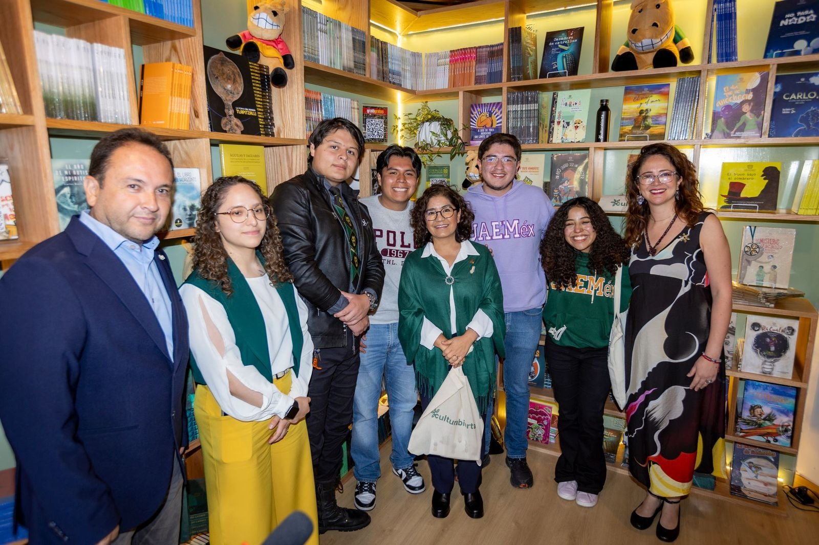 martha-zarza-de-nueva-vida-a-la-libreria-universitaria-en-el-edificio-de-rectoria-de-la-uaem