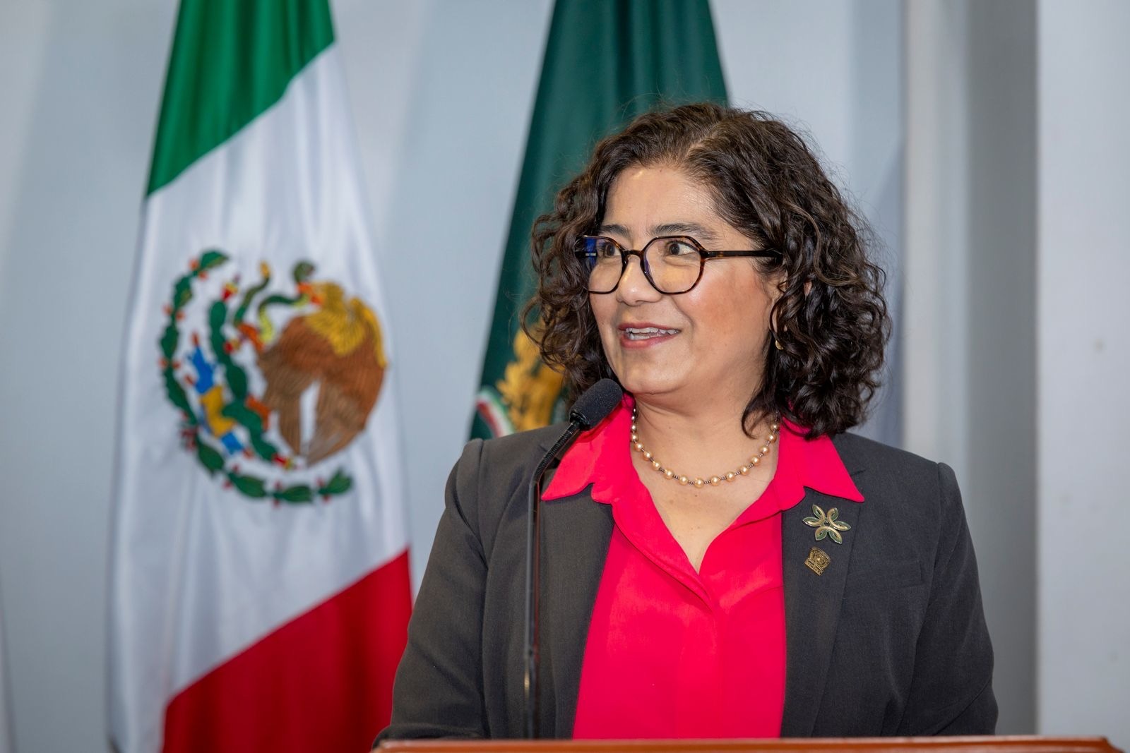 marta-zarza-inaugura-la-exposicion-todo-lo-que-no-se-nombra-arde-reflexion-sobre-retos-de-las-mujeres