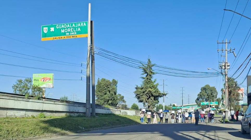 bloquean-la-autopista-mextoluca-para-exigir-la-busqueda-de-un-joven-desaparecido-hace-21-dias
