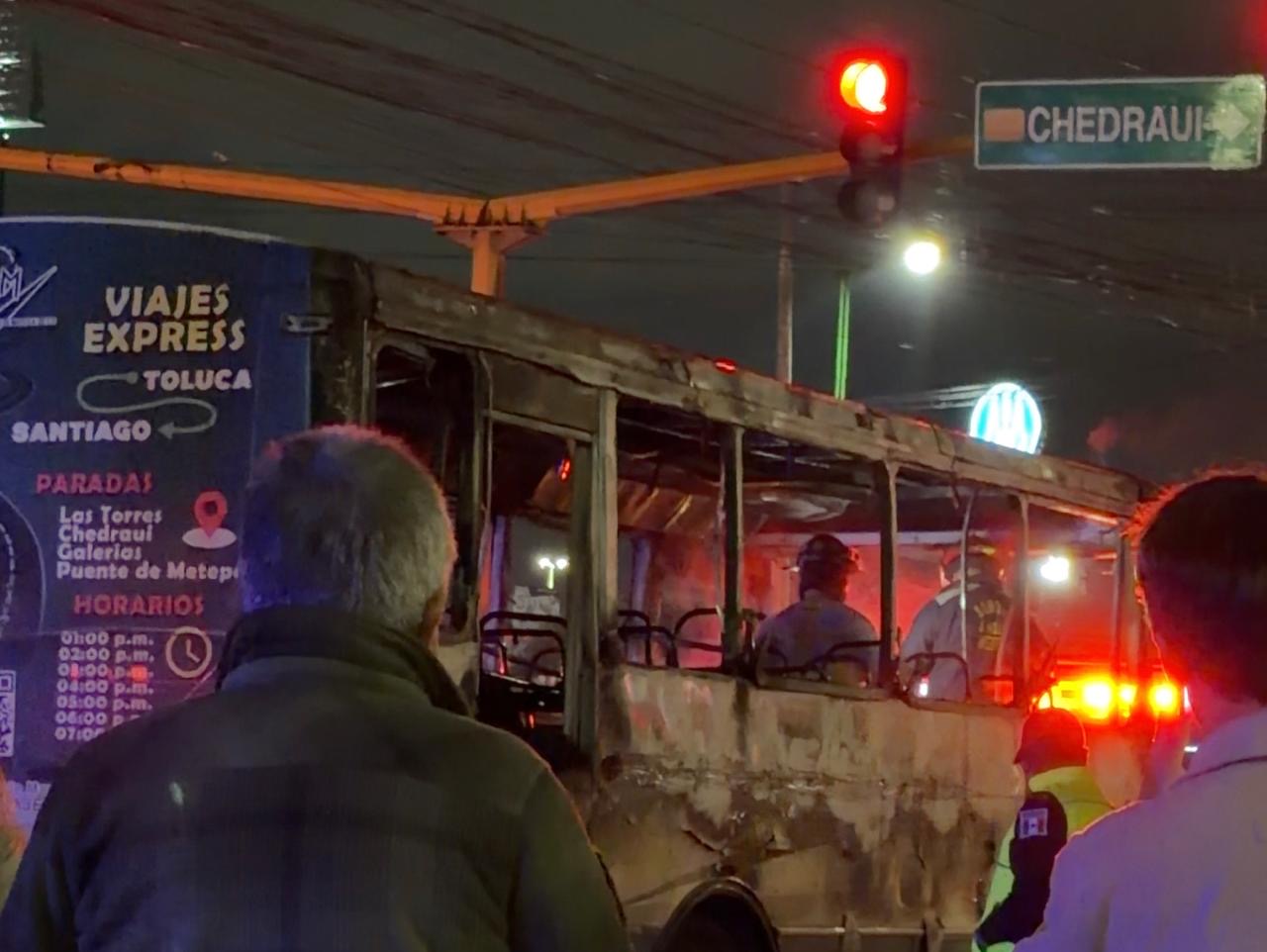 arde-autobus-en-metepec-se-reporta-saldo-blanco