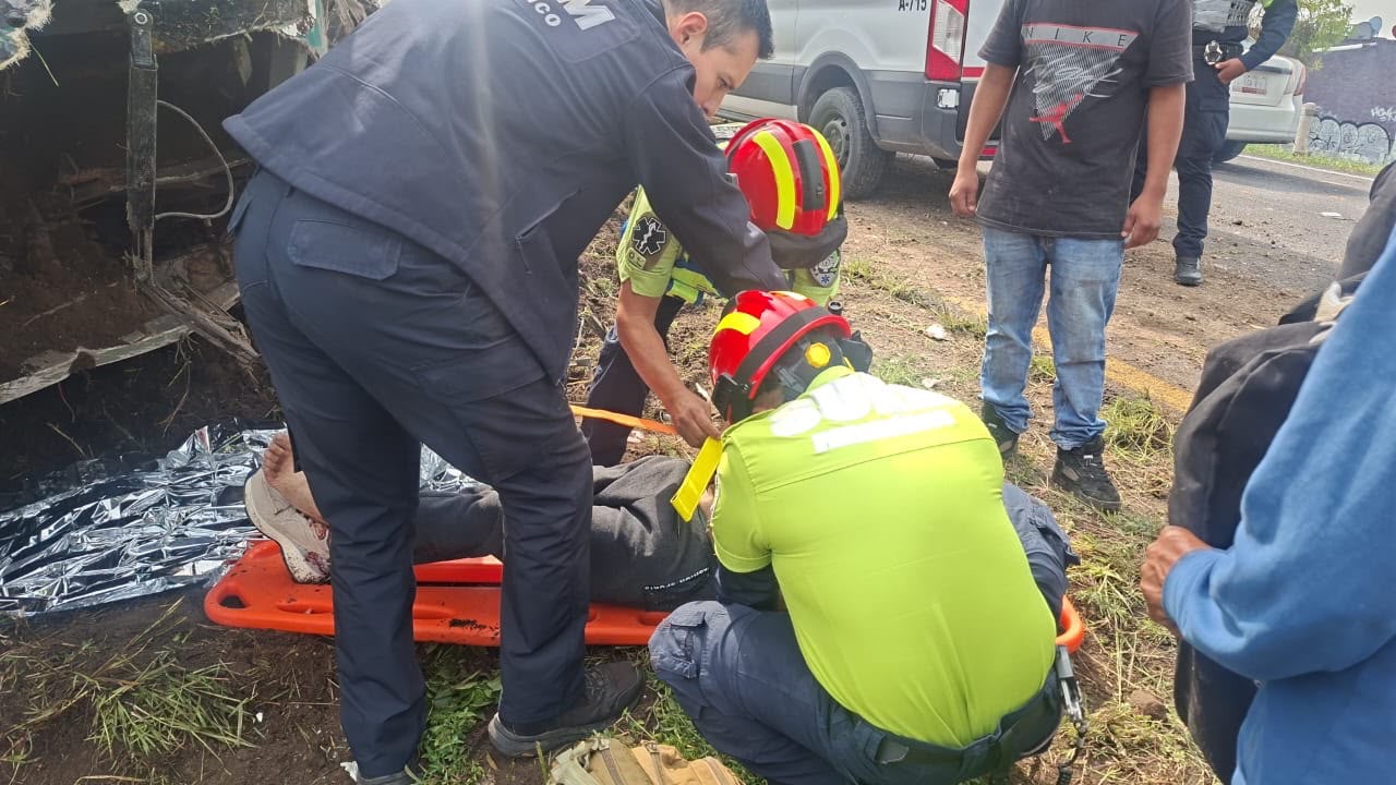 accidente-de-autobus-deja-11-lesionados-en-la-autopista-mexicopiramides