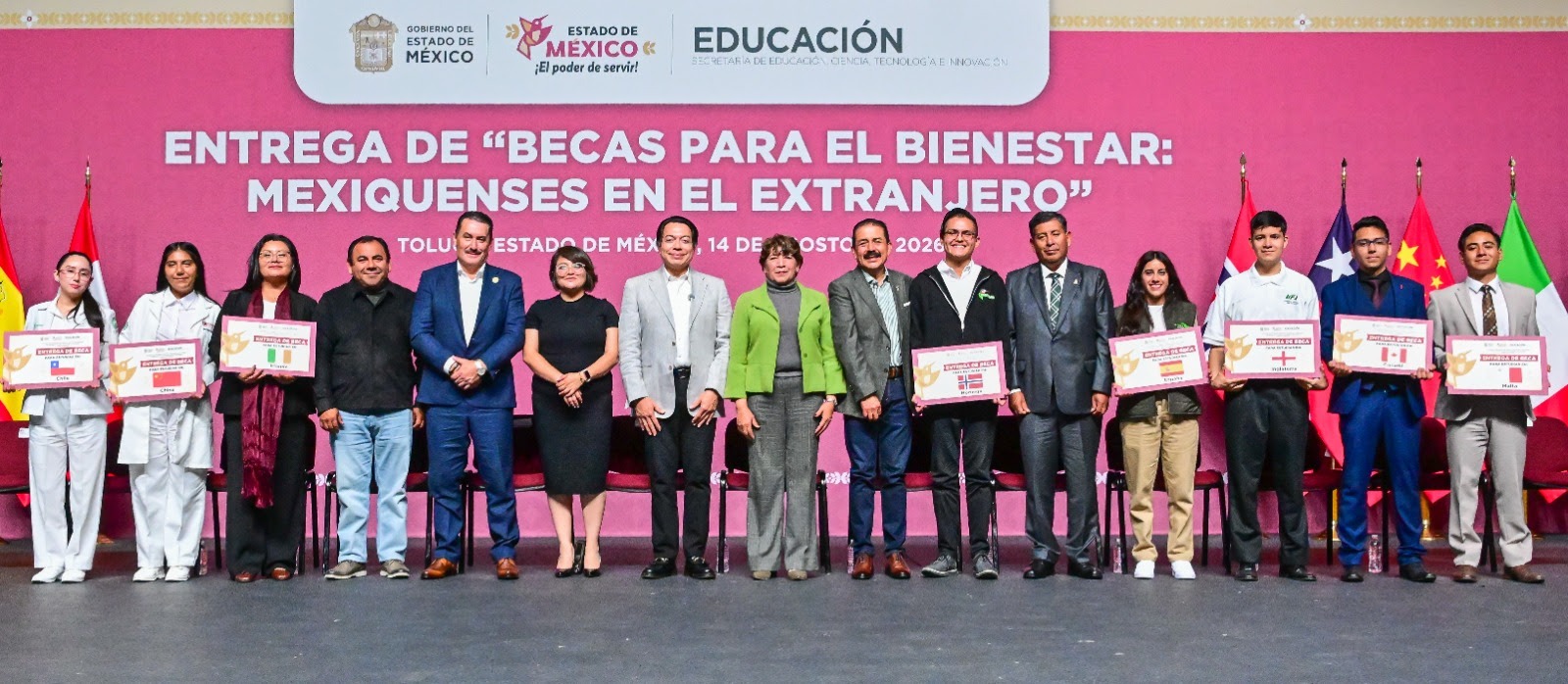 gobernadora-entrega-910-becas-para-que-estudien-mexiquenses-en-el-extrabjero