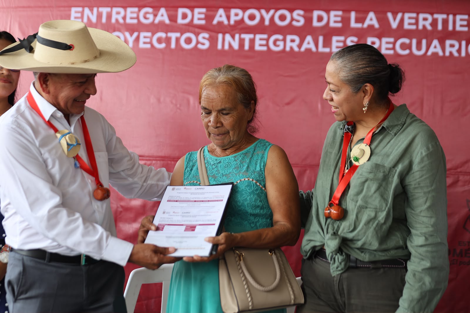 destina-la-secampo-de-3-mdp-a-productores-agricolas-de-tlatlaya