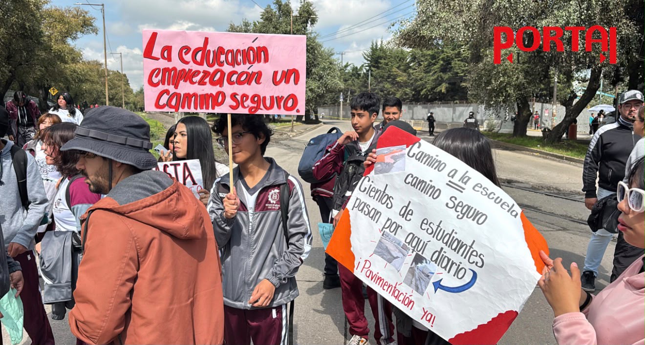 cierran-tollocan-estudiantes-de-lerma-para-exigir-al-ayuntamiento-seguridad-y-reparacion-de-vialidades