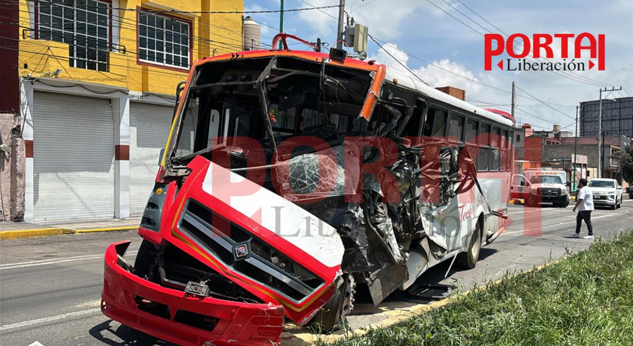 incontenibles-accidentes-de-transporte-publico-25-lesionados-en-toluca-deja-choque-de-autobus
