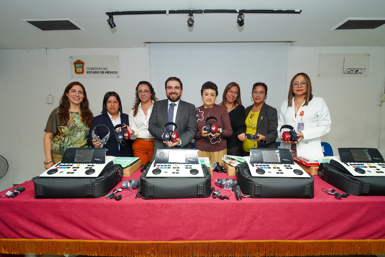amplia-dga-atencion-a-personas-con-perdida-de-audicion-sin-seguridad-social-con-inversion-de-28-mdp-en-audiometros