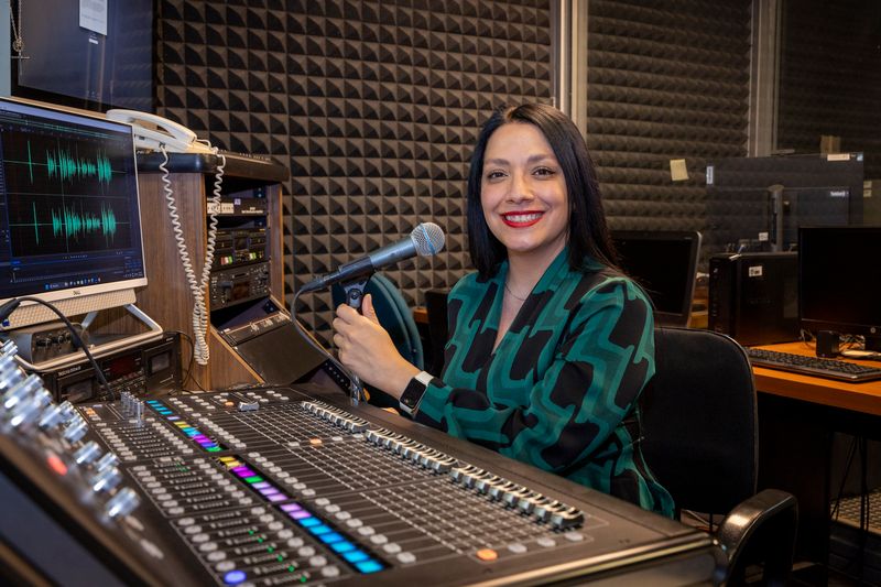 lorena-una-historia-de-vocacion-detras-del-microfono-de-uniradio