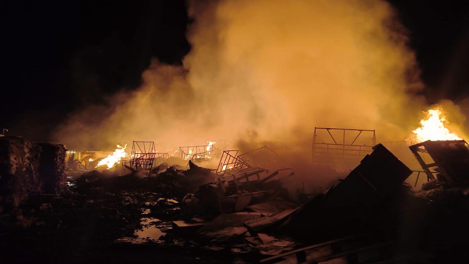 incendio-en-recicladora-en-axapusco-moviliza-bomberos-de-cinco-municipios