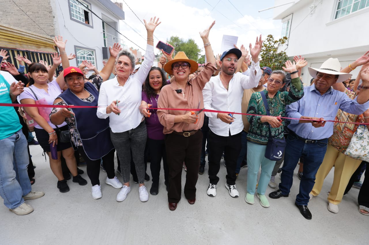tras-40-anos-de-abandono-reconstruye-azucena-vialidad-en-una-zona-habitacional-de-ecatepec