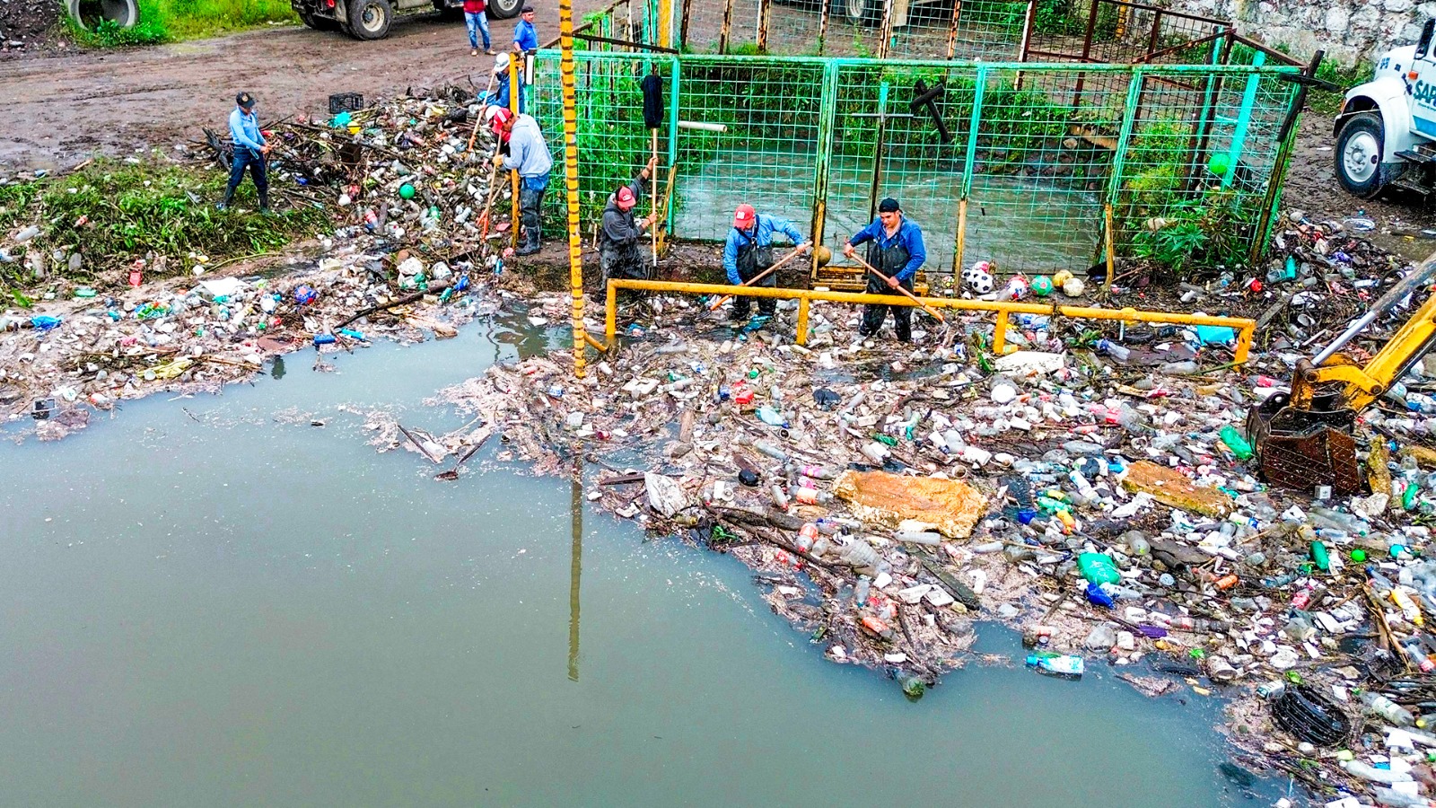 retacada-de-basura-presa-el-angulo-en-cuautitlan-izcalli-retiran-25-toneladas-de-desechos