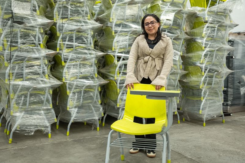 pupitres-para-zurdos-una-forma-de-hacer-mas-incluyentes-las-aulas-de-la-uaemex