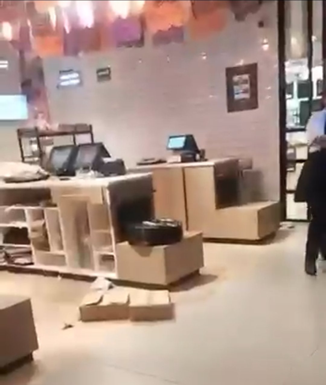 comando-armado-asalta-una-panaderia-y-escapa-como-si-nada-en-ixtapaluca